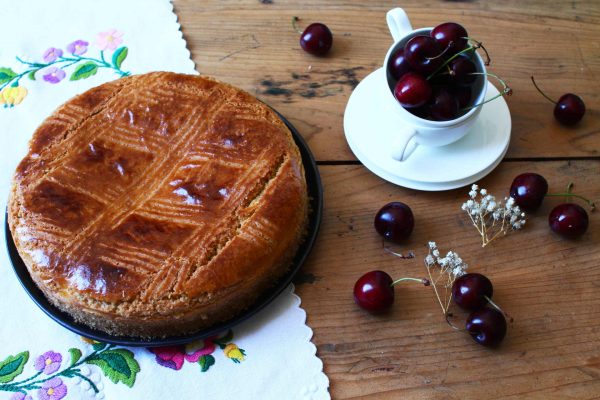 Gâteau Basque à La Confiture De Cerises Noires